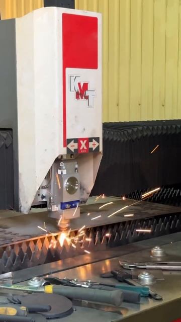 Лазерный резчик с ЧПУ по металлу. #крым #станкичпу #лаз? смотреть онлайн