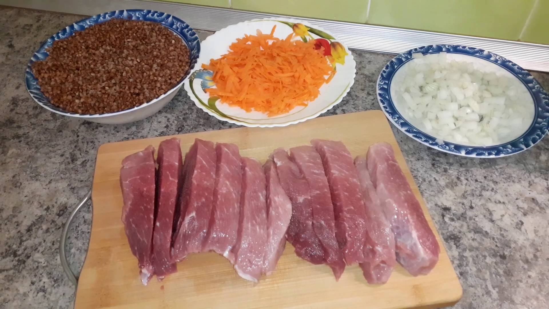 Что приготовить на ужи из мяса, гречки и овощей? Рецепт вкусного ужина. Сочные тефтели. смотреть онлайн