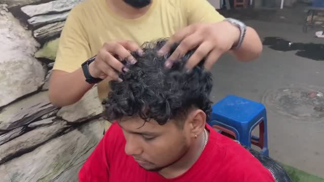 Знаменитый АСМР-массаж головы в стиле Уорис Барбер! смотреть онлайн