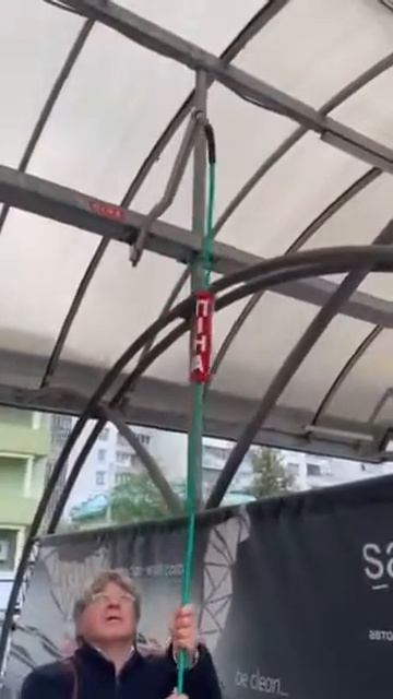 Табличка пена на автомойку самообслуживания.