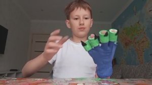 Делает когти Монти из игры five nights at Freddy's security breach