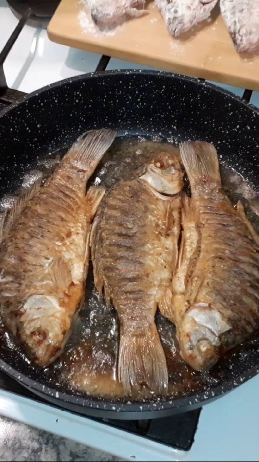 Как пожарить карасей что было вкусно. Жареная рыба. смотреть онлайн