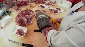 Обвалка и профессиональная жиловка свиной лопатки