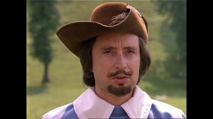 Для Атоса это слишком много, а для графа де Ла Фер слиш?