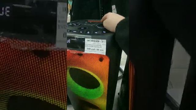 Я проверяю громкость на колонке hoco Bs33