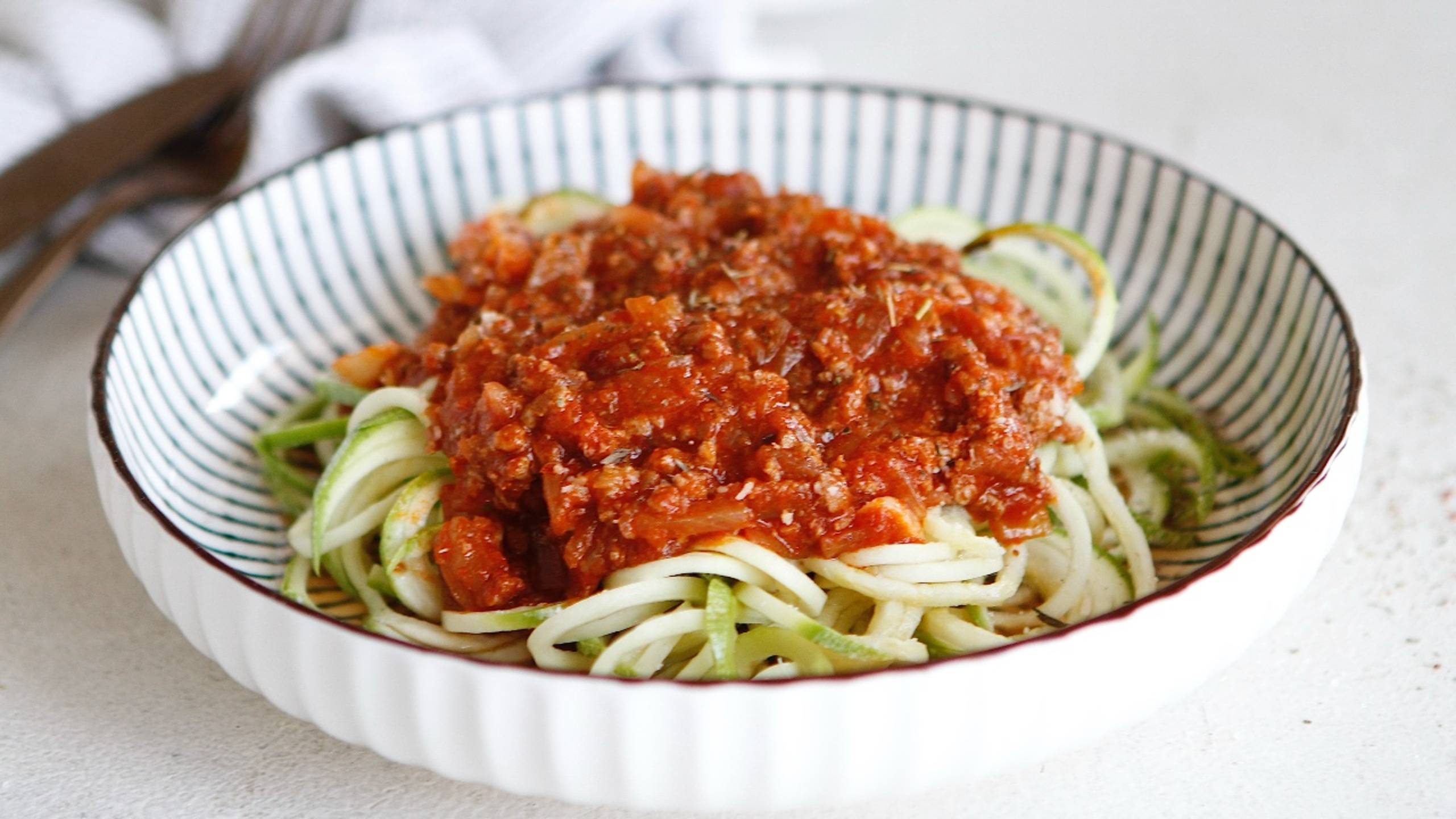 Кето спагетти Болоньезе - готовим из фарша и кабачков смотреть онлайн