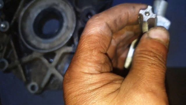 Сливная пробка в передний редуктор Chrysler300c / Dodge AWD .