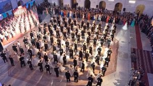 Красивый вальс на балу