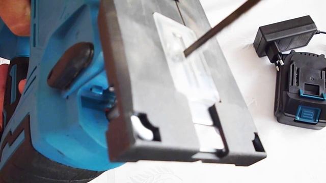 Лобзик акумуляторний в кейсі 2 акб