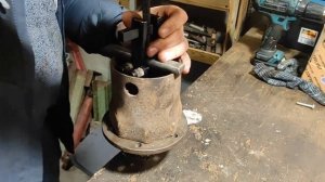 Как снять  подшипник и магнит таходатчика на двигател?