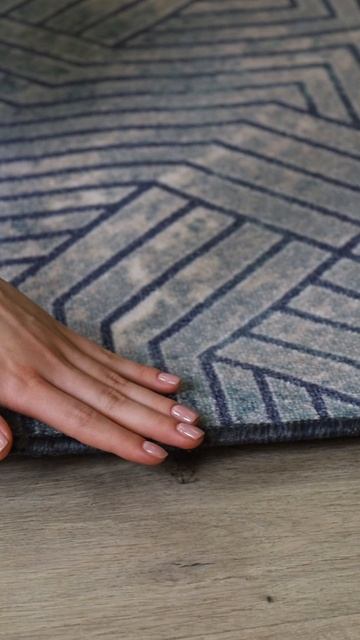 Видеообзор ковра в интерьере с моделью смотреть онлайн