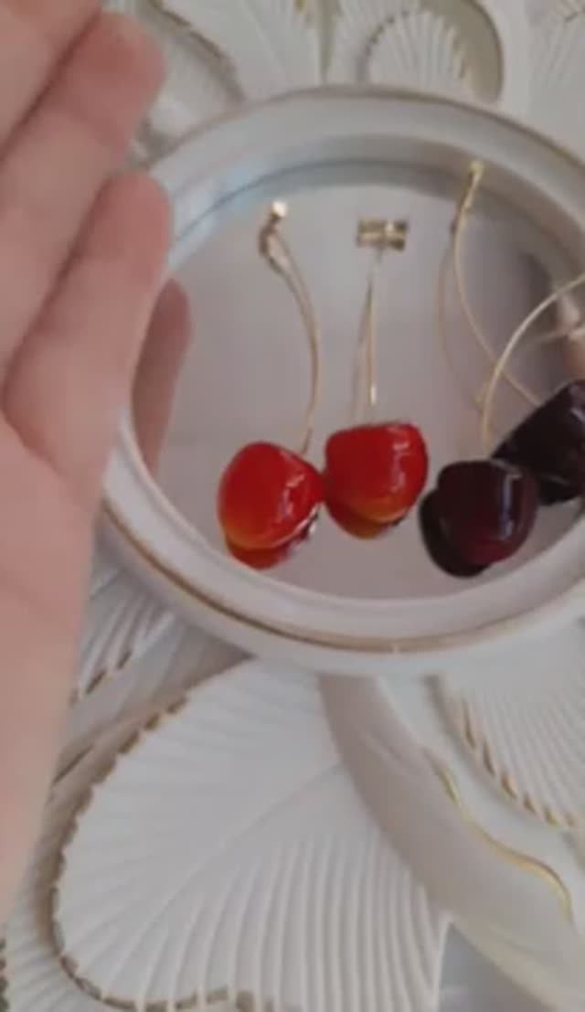 Серьги- вишенки - бижутерия с забавным дизайном