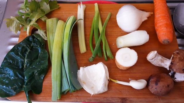 Суп 🥣 с куриной головой, лапшой и овощами. #Мои 230 Супо?