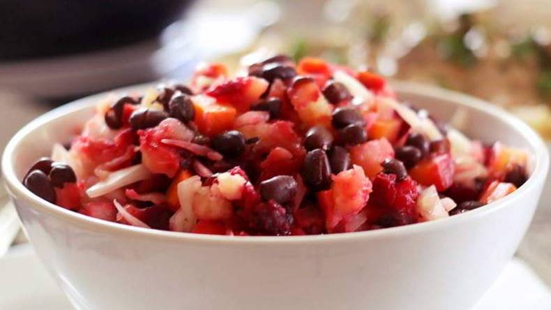 Винегрет с фасолью, свежими огурцами и щавелем смотреть онлайн