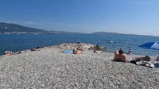 Геленджик пляж Метрополь сегодня 4 июня 2025. Обстановка на пляже море и погода сейчас на курорте смотреть онлайн