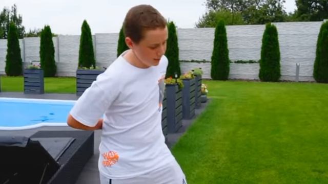 НЕ КАСАЯСЬ ПОЛА 24 ЧАСА ЧЕЛЛЕНДЖ! смотреть онлайн