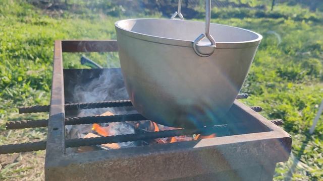Готовим НА ОГНЕ! ПОЧЕМУ ЕДА НА ПРИРОДЕ ГОТОВИТСЯ, ВКУС? смотреть онлайн