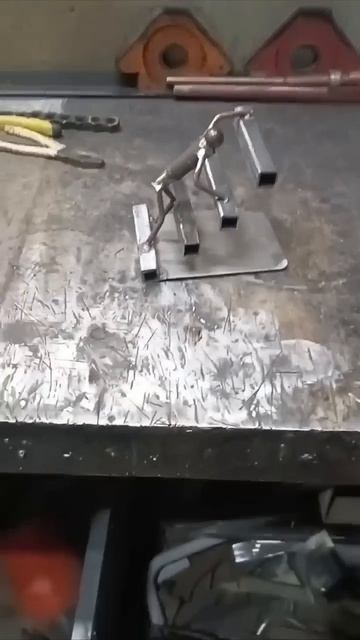 В верх по карьерной лестнице! #welder #diy #своимируками #reels смотреть онлайн