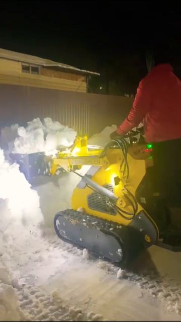 Уборка снега мини погрузчиком LONGSHEEN смотреть онлайн