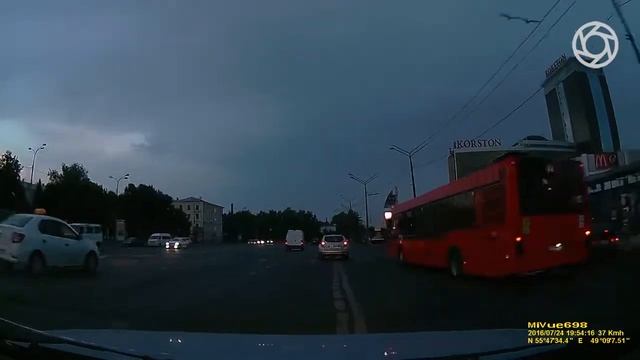 Пример работы Mio MiVue 698 ночная съемка