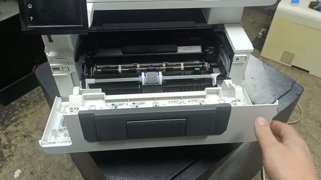 Hp 428 где картридж и как достать смотреть онлайн