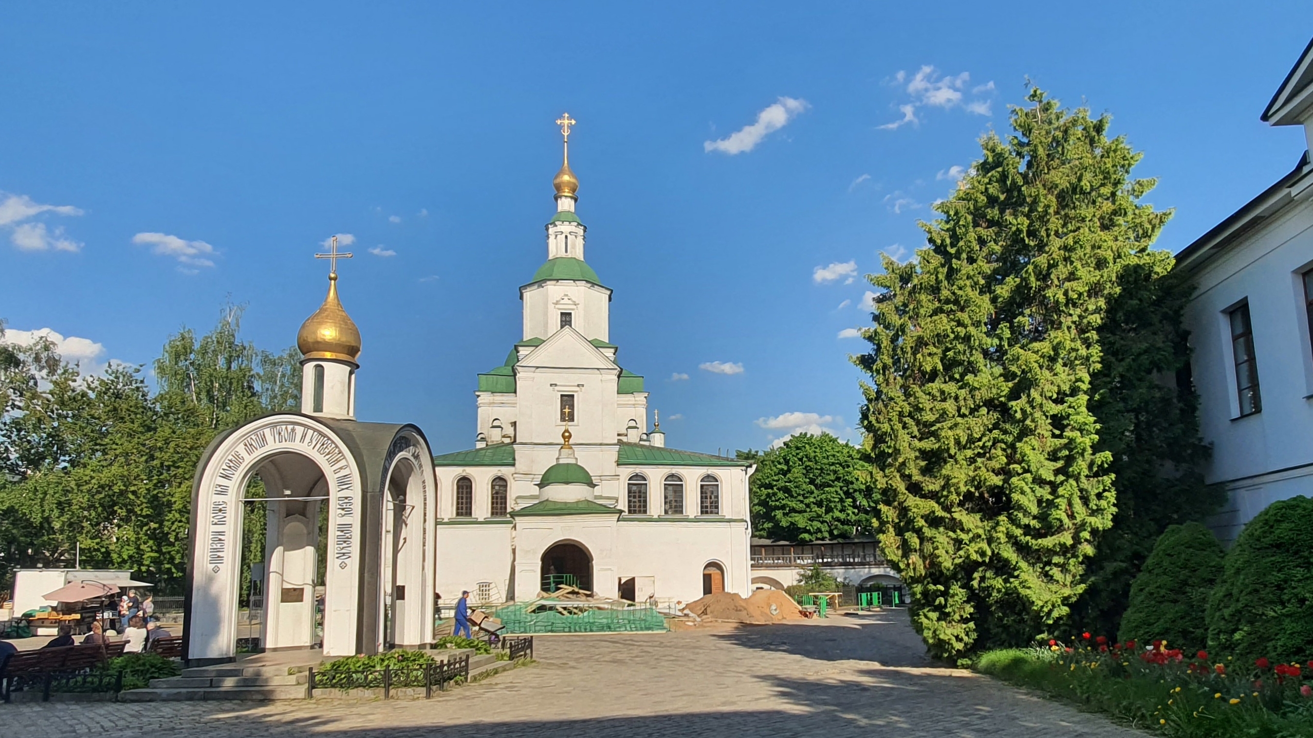 Данилов монастырь основан в XIII веке московским князем Даниилом. Первый мужской монастырь в столице смотреть онлайн