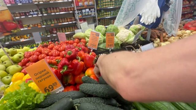 Купили грунт,цветы.Заехали в АТБ…