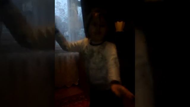 Моя дваюродная сестра танцует восточный танец.