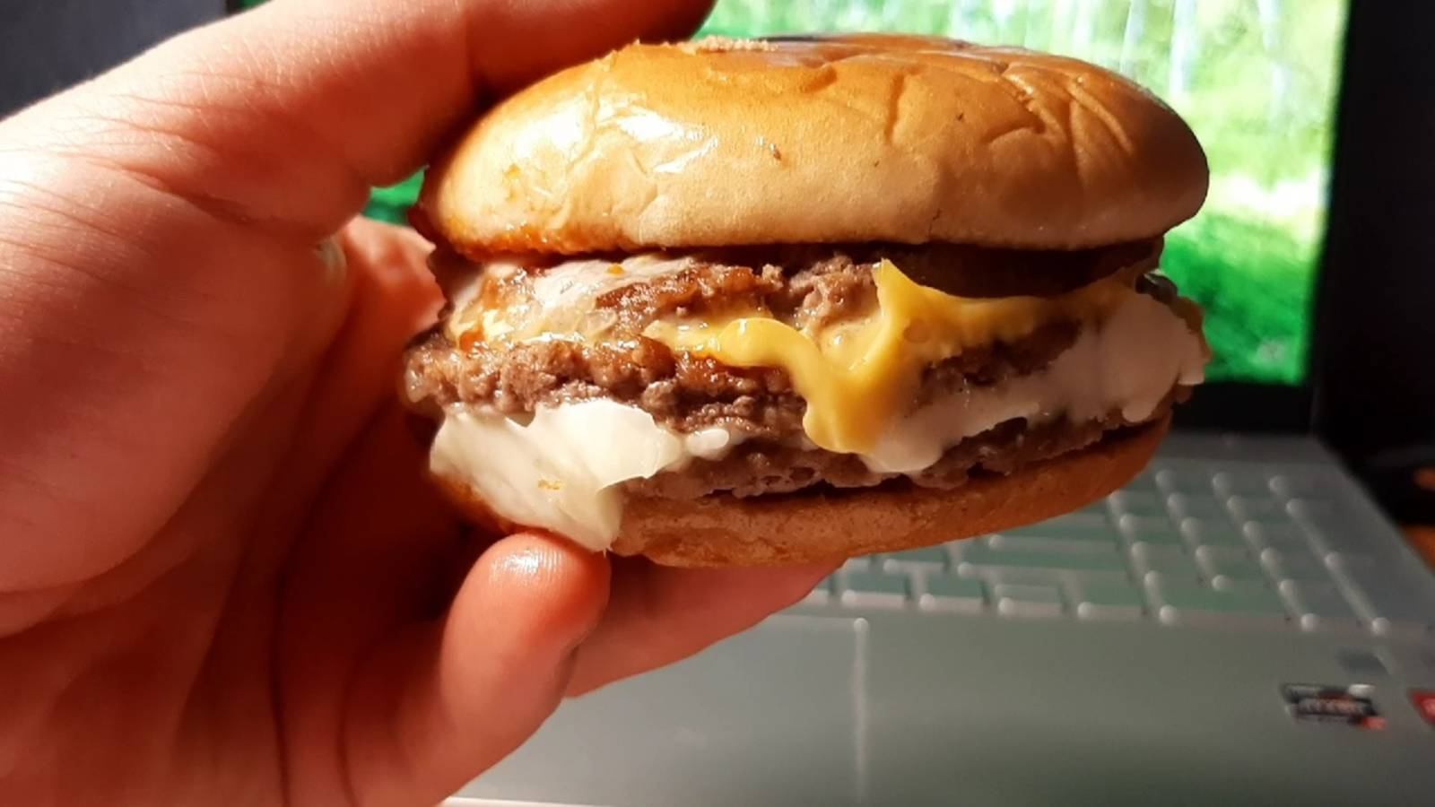 Тройной Чизбургер Три Сыра (Новинка) Вкусно - и Точка