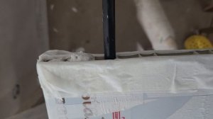 Процесс запенивания отверстия под кондиционер