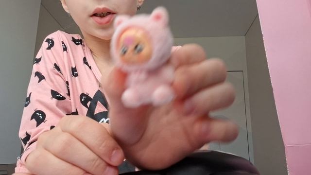 подарок от моей подруги аланы игрушка светится в темноте смотреть онлайн