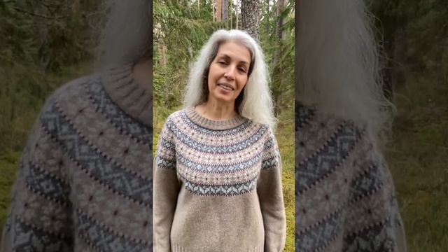 Свитер готов, но это начало пути к описанию.