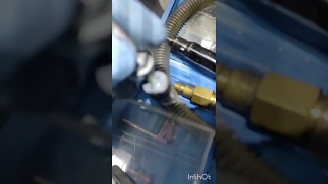 BMW M3 3L.disel.замена шпилек крепления форсунки