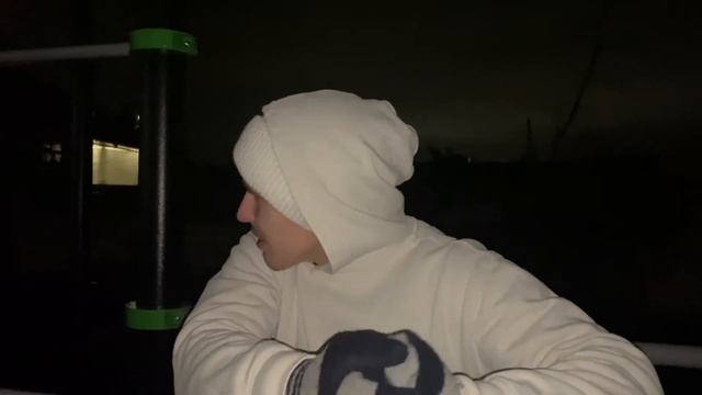 ОТЖИМАЕМСЯ МАКСИМАЛЬНОЕ КОЛИЧЕСТВО РАЗ НА БРУСЬЯХ ЗА