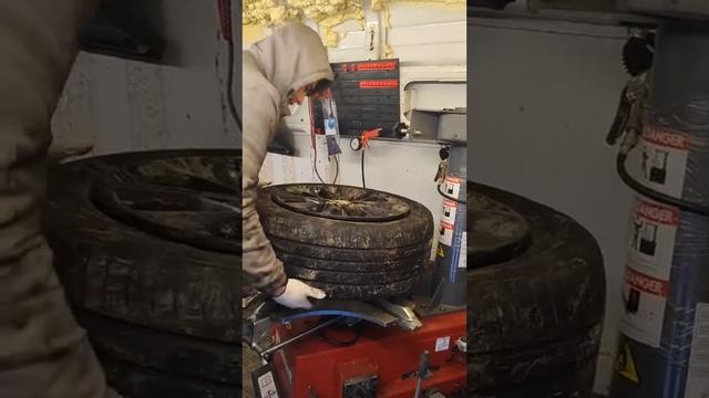 Мобільний шиномонтаж Виїзд у с. Вишків Оглядовий Майд?