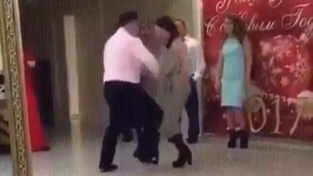 Когда борец танцует с девушкой