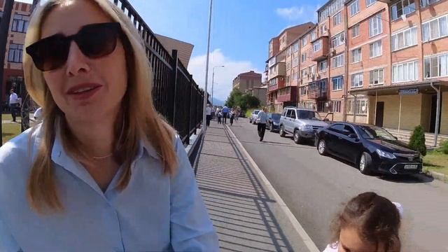Наш первый звонок. Алиса пошла в школу в Владикавказе смотреть онлайн