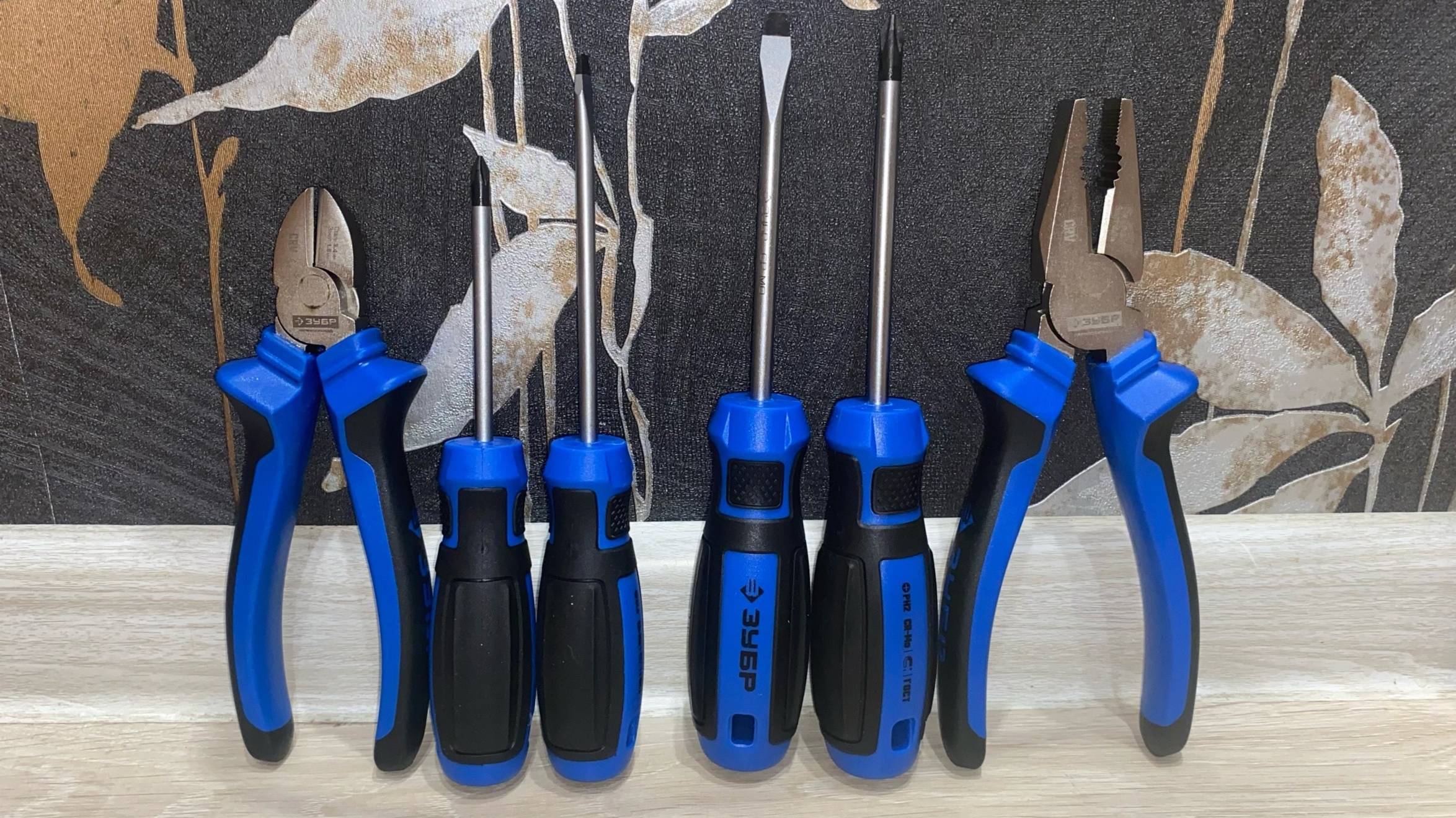 Распаковка и обзор набора инструментов Зубр 2201-H6_z02 смотреть онлайн