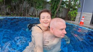 Все в ШОКЕ с нас, ОСЕДЛАЛА Вована прямо в бассейне при ТУРИСТАХ) Купаемся и болтаем в Таиланде! Влог