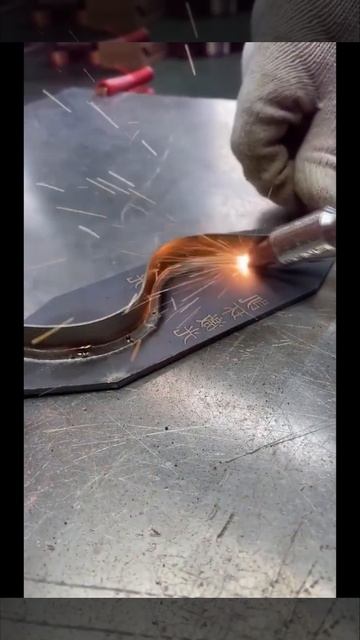 Процесс лазерной сварки деталей из карбоновой стали а смотреть онлайн