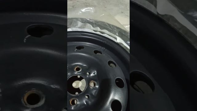 Покрасить диски не снимая шин (один из способов укрыть