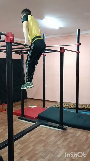 Выходы силой на две с дополнительным весом 5 кг #streetliftin смотреть онлайн