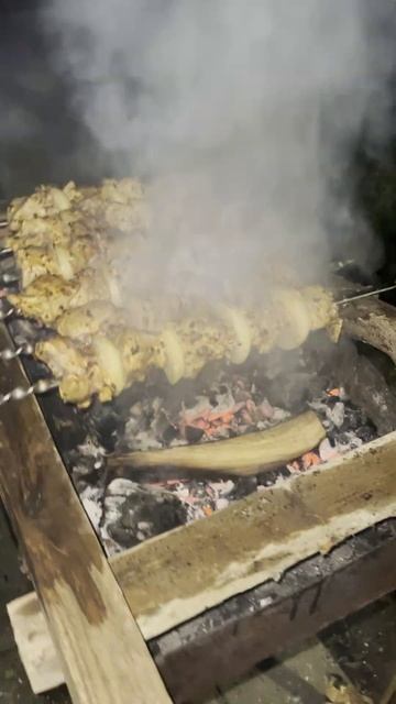 строитель и на отдыхе строитель | шашлыки | лайфхак #short смотреть онлайн