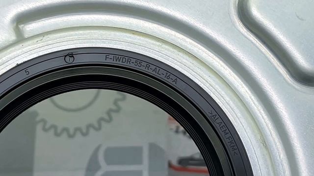 A6560101103, A 656 010 11 03 Кришка колінвала передня з сальником M