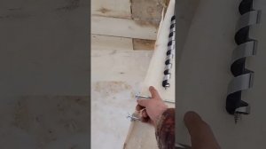 как выровнять и установить кривой 6-ти метровый  брус