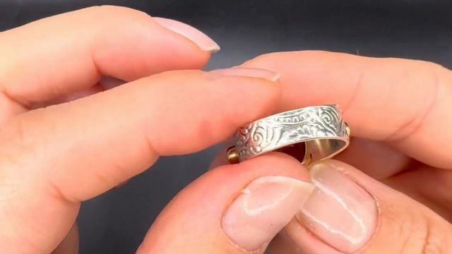 Кольцо с гранатом Размер камня 11x8,8мм и 3 мм Размер коль смотреть онлайн