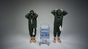 Надевание многоразового защитного комбинезона