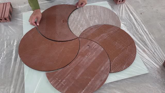 Самодельный стол из плитки и цемента смотреть онлайн