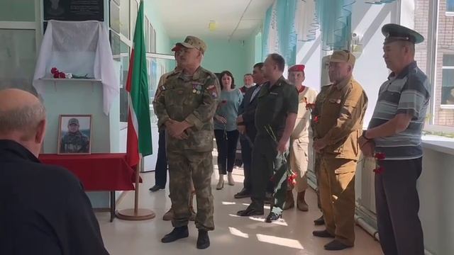 Нырты авылында герой истәлегенә элмә такта куелды смотреть онлайн
