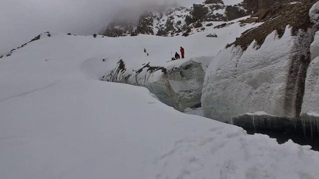 2024,14 апреля. Пещера на леднике Богдановича. Тренировка